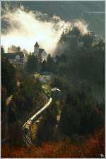 Mystischer Zauberberg - An der Kirche Klamm vorbei schlngelt sich ein Gterzug in Richtung Mrzzuschlag.Viele der ber 1000 Toten, welche beim Bau der Semmeringbahn ums Leben kamen, fanden in Klamm