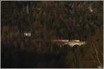 Im Morgenlicht zieht der BB Werbeochse 1216 210  Kapsch , den EC 78  Gustav Klimt  ber den Semmering, fotografiert bei der Querung der Kalten Rinne nahe Breitenstein. 10.3.2012


