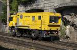 Am 19.07.2013 wurde ein Schienenprffahrzeug SPF 101 = Schienen-LKW ber die Semmeringbahn berstellt. Das Bild entstand im Bereich des Bahnhofes Breitenstein.