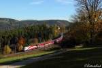 BB 1116 249 schiebt den Flaggenzug auf dem Weg nach Villach ber die Steinbauerweise.
Eichberg, 21.10.13