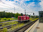 Graz. Während Umbauarbeiten am Oberleitungsnetz im Grazer Ostbahnhof im Sommer 2024, kann man den ein oder anderen besonderen Zug erwischen, so auch am 26.08.2024. Die V100.10 2000 087 der DPB, welche ehemals bei der Deutschen Bahn und der Salzburger Lokalbahn beheimatet war, steht an diesem Nachmittag im Grazer Ostbahnhof.