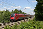 Ein seltenes Bild am RJ-133 durch die in RJ-Lackierung und richtig stehende 1216.020 am Zug in Guntramsdorf. 21.5.18