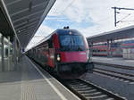 Graz. Railjet 653 bzw. 8090 741 fuhr am 10.03.2020 Richtung
Wien Flughafen, hier kurz vor der Abfahrt im Grazer Hauptbahnhof. 