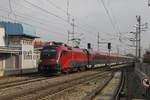 1116 156 mit Railjet in Pfaffstätten am 18.10.2017.