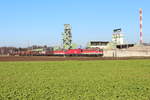 Viel Arbeit hatten die 1142 632, 1016 024 und 1142 638 am 28.11.2015 mit dem G44463 von Graz Vbf nach Spielfeld-Straß hier bei Werndorf.