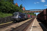 Mit genügend Schwung rollte am 27.5.2020 die Sternenlok 1116 158  Licht ins Dunkel  mit dem KGAG43633 mit knapp einer halben Stunde Vorsprung in den Bahnhof Spielfeld-Straß.