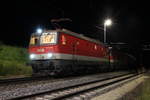 Tief in der Nacht des 1.7.2020 steht das 1144-Pärchen 1144 095 und 1144 204 mit dem RID57709 in Semmering Unterwerk und warten auf das losknüpfen des Nachschiebetriebfahrzeug um dann die