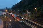 Früh am Morgen des verregneten 25.9.2020 steht die 1144 093 mit dem D350 im Bahnhof Spielfeld-Straß und wartet auf die Abfahrt nach Graz Hbf.