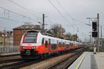 4746 070 + 4746 005 als S1 bei der Einfahrt in Wien - Meidling. (31.10.2020)