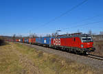 Am 28. Feber 2021 war der ÖBB-Vectron 1293 183 mit dem 43601 in Richtung Süden unterwegs und wurde von mir nahe der Haltestelle Lebring fotografiert.