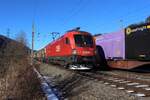 Am herrlichen 20.1.2024 steht die 1116 076 mit einem Güterzug von Villach Süd Gvbf nach Graz Vbf im Bahnhof Mixnitz-Bärenschützklamm und wartet nach der Vorfahrt eines Schnellzuges