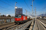 Graz. Die 1293 029 fährt am 03.03.2025 mit einem Güterzug durch Graz Don Bosco.