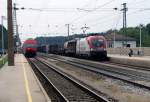 1016 047  Wiener Stdtische Versicherung  am 12.09.2008 mit Gterzug bei der Durchfahrt von St.Egyden.