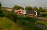 Endlich mal im Sonnenlicht erwischt: 1216 025 vor BB Eurocity 539  Lakeside Park , unterwegs von Wien Sdbahnhof nach Villach Hbf. Fotografiert am 08.05.2009 kurz nach den Verlassen des Busserl Tunnels zwischen Gumpoldskirchen und Pfaffsttten in Niedersterreich.