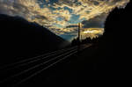 Sonnenuntergang an der Tauernbahn bei Oberfalkenstein.