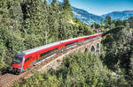 1116 228-8 schiebt den railjet 898 (Linz Hbf - Salzburg Hbf - Klagenfurt Hbf) über das Hundsdorfer-Viadukt bei Bad Hofgastein.
Aufgenommen am 30.8.2017.