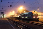 Am nebeligen Abend des 15.10.2015 steht der AÜ9628 angeführt vom 86-33 107 und geschoben von 1016 050 im Bahnhof Mallnitz-Obervellach und wartet auf die Abfahrt nach Böckstein.
