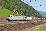 Am 30.Juni 2012 durchfhrt 186 106, KV 185 665 und zwei Dispolok/Lomo-189er mit einem KLV-Zug den Bahnhof Mallnitz-Obervellach in Richtung Schwarzach St.Veit.