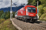 1116 061-3 fährt mit dem EC 111 (München Hbf - Klagenfurt Hbf) bei der Haltestelle Oberfalkenstein vorüber.