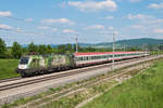 1016 023  green point  brachte am 17.05.2017 den Schnellzug 720 von Wien nach Linz. Das Foto enstand im Tullnerfeld bei Chorherrn.