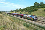 1116 157  Polizei - Gemeinsam Sicher-Lok  brachte am 09.08.2019 den railjet 744 nach Salzburg.