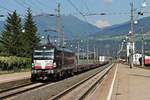 Durchfahrt am 02.07.2018 von MRCE/ÖBB X4 E-866 (193 866-1) mit einer RoLa (Wörgl - Brennersee) und der MRCE/ÖBB X4 E-600 (193 600-4) am Zugschluss durch den Bahnhof von Fritzens-Wattens in Richtung Innsbruck.