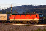 1144 049-4 zieht ihren Güterzug kurz hinter Wolfurt Güterbahnhof gen Dornbirn.