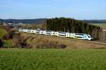 An der bekannten Fotostelle bei Pöndorf wurde eine Baumschule angelegt - fraglich, wie sich das künftig auf das Motiv auswirken wird. WB 921 nach Wien Westbahnhof, gebildet aus dem 4010.001, passierte am 25. Dezember 2015 das oberösterreichische Dorf. Seit 2011 verstärkt die Westbahn GmbH das Fernverkehrsangebot zwischen Salzburg und Wien mit den doppelstöckigen Stadler KISS Triebwagen.