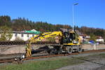 Glänzend sieht er noch aus ,... 
Ein Gleisbagger im Bahnhof Wies Eibiswald. 15.11.2017