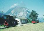 Achenseebahn__Station 'Eben'. Lok 1 hat sich von ihren Vorstellwagen gelöst und wird sich ans andere Ende setzen zur Weiterfahrt zum Seespitz.__11-08-1973