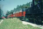 Achenseebahn__Station 'Eben'. Lok 1 fährt mit ihren zwei Bw talwärts. Lok 3 setzt sich an die Spitze ihres Zuges zur Weiterfahrt in der Ebene zum Seespitz.__08-1973