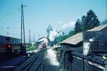 Achenseebahn__Einfachst und zweckmäßig war vor 50 Jahren die  Brennstofftankstelle  im Bf. Jenbach. Die  paar Kohlen  wurden von Hand auf die Loks befördert, ganz einfach ins Führerhaus.__09-08-1973