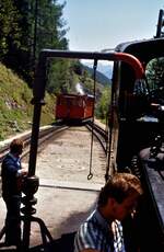 1986: Eine Dampflok der Schafbergbahn beim Wassernachfüllen 