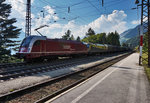 SLB 1216 940-7, sowie eine weiter 1216 von CargoServ, ziehen auf der Fahrt in Richtung Villach, einen Güterzug durch den Bahnhof Penk.