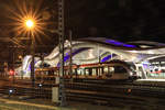 Grandios wirkt die Kulisse des Grazer Hauptbahnhofes erst in den Abendstunden.