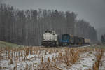 Auf dem Weg nach Wies Eibiswald donnert DH 1700.2 mit Ihrem Güterzug bei Hohlbach durch die leich verschneite Süd-Weststeiermark. 
13.12.2019