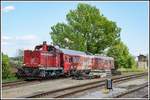 Im Bahnhof Deutschlandsberg gilt es den Kreuzungszug abzuwarten. 
DH 1500.6 mit einem Meßzug am 4.05.2020