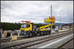 In Wies Eibiswald begann in der letzten Woche der Aufbau der Fahrleitungsanbauten an den bereits gestellten Masten .