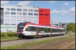 26. April 2024 .  Bei Graz Webling ist ein Zug der Linie S7 unterwegs nach Köflach.
