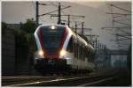 Servus - Ich bin der neue GKB GTW ... steht auf der Zugzielanzeige.
Die beiden GKB Triebwagen GTW 9581 5063 002 + 003 bei ihrer berstellfahrt als SLP 19927 von Breclav Pred nach Graz Kflacher Bf. Dies sind die ersten GKB GTW in der Steiermark. 
Niklasdorf 21.8.2010