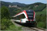 GKB GTW 63.07 fhrt als R 8581 von Graz Hbf nach Wies Eibiswald. 
Burg Deutschlandsberg 9.7.2011