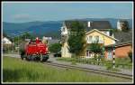 1700.1 bei der Durchfahrt der Haltestelle Plfing Brunn. Wegen diesem einen Waggon, der fr die Landwirtegenossenschaft Gleinsttten bestimmt war, musste sie am 26.5.2006 von Wies-Eibiswald nach Gleinsttten fahren.