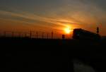 R8586  verlässt am Morgen des heutigen 8.März 2015 den Bahnhof Sankt Martin im Sulmtal Bergla mit der aufgehenden Sonne,.... 

Für mich leider um 10 Minuten zu spät ,.......
