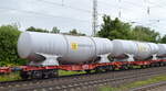 Kesselwagenzug mit Containertragwagen, im Bild die Wageneinheit mit der Nr.