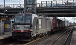 LTE Logistik- und Transport GmbH, Graz [A] mit der relativ neuen BRCE Lok  X4 E - 636  [NVR-Nummer: 91 80 6193 636-8 D-DISPO] und einem KLV-Zug aus Poznan (Polen) am 16.02.24 Durchfahrt Bahnhof