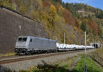 Das  Silberfischerl  LTE 185 621 war am 23.10.2016 mit fabriksneuen G-Klasse gen Norden unterwegs und wurde von mir bei der herbstlich verfärbten Ausfahrt aus dem 5460 m Galgenbergtunnel