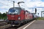 ÖBB-Produktion GmbH, Wien [A] mit ihrer  1293 005  [NVR-Nummer: 91 81 1293 005-5 A-ÖBB] und einem Getreidezug am 08.07.24 Höhe Bahnhof Magdeburg Neustadt.