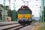 E-Lok V43 332 der GySEV fhrt am 28.07.2009 als Lokzug durch den Bahnhof Mllendorf in Richtung Ebenfurth.