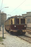 Einer der drei 1950/51 von SGP gelieferten ET 31-33 steht im Sommer 1973 im Gleisvorfeld des Salzburger Lokalbahnhofes