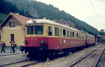 Am 22.06.1974 ist der ET 12 der StmLB, der frühere ET 4042.02 der ÖBB, mit dem mittäglichen Schülerzug in Übelbach angekommen
